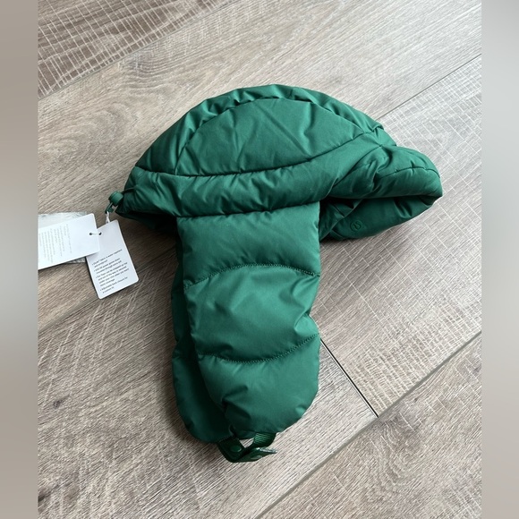 Lululemon Wunder Puff Trapper Hat in Everglade Green main image 8